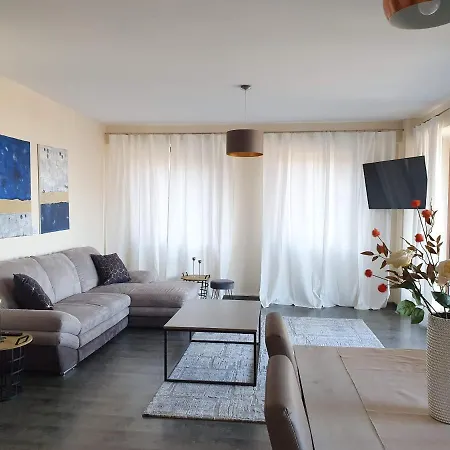 Seasons Luxury Residences Apartament 4b Апартаменти *
