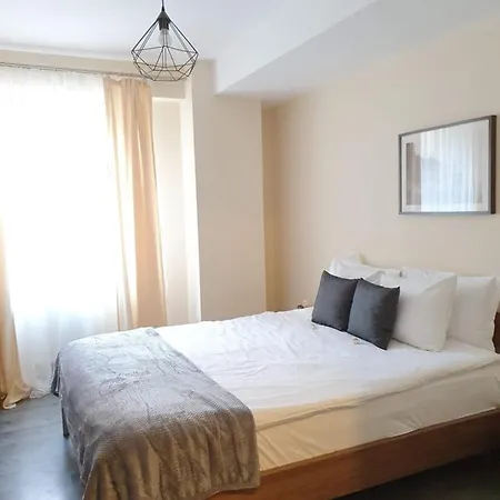 Апартаменти Seasons Luxury Residences Apartament 4b *