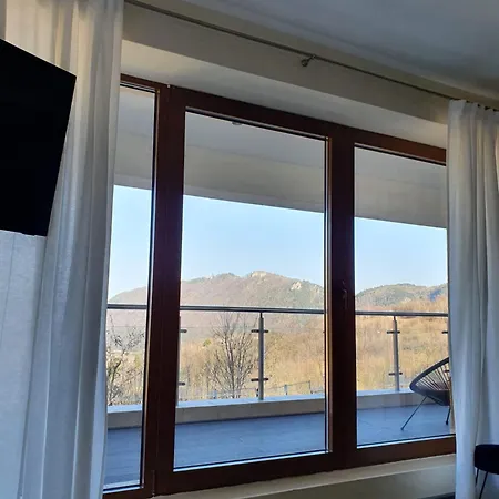 Апартаменти Seasons Luxury Residences Apartament 4b *