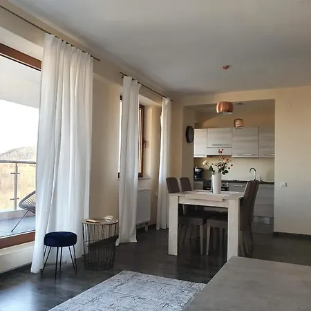 Апартаменти Seasons Luxury Residences Apartament 4b *