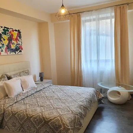 Апартаменти Seasons Luxury Residences Apartament 4b *