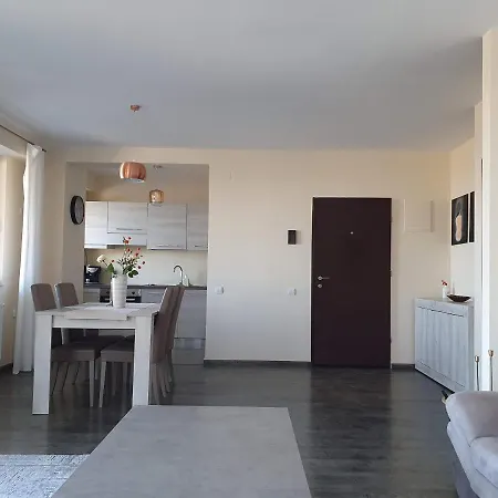 Апартаменти Seasons Luxury Residences Apartament 4b