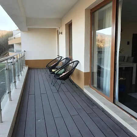 Seasons Luxury Residences Apartament 4b * Брашов